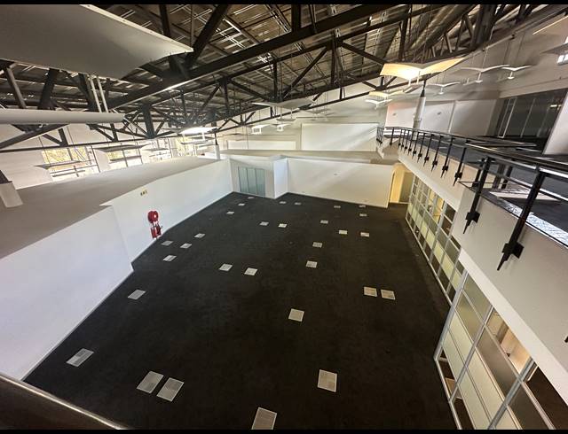 3,888M² OFFICE FOR SALE IN LONGMEADOW